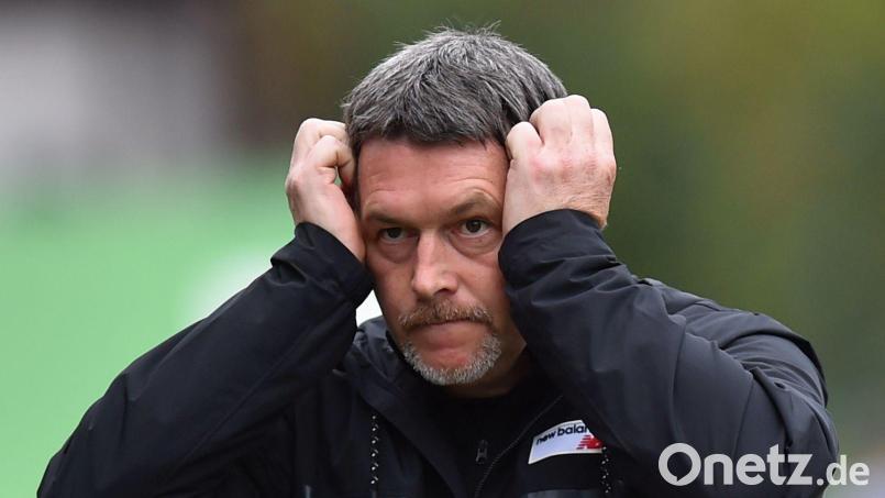 Stefan Krebs ist ein Trainer, der an der Seitenlinie mitleidet. Ab der kommenden Saison lässt es der 48-Jährige einen Tick ruhiger angehen. Er wechselt vom Amt des Cheftrainers bei der DJK Weiden zur Aufgabe als Co-Trainer bei der SpVgg Pirk. Archivbild: A. Schwarzmeier