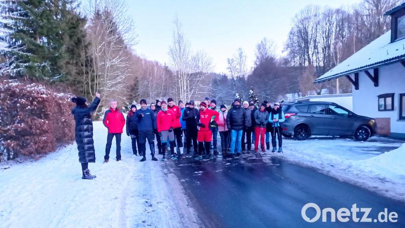 Die Teilnehmer des Zoigl-Laufs beim Startschuss durch Bürgermeisterin Margit Bayer. Bild: fpoz