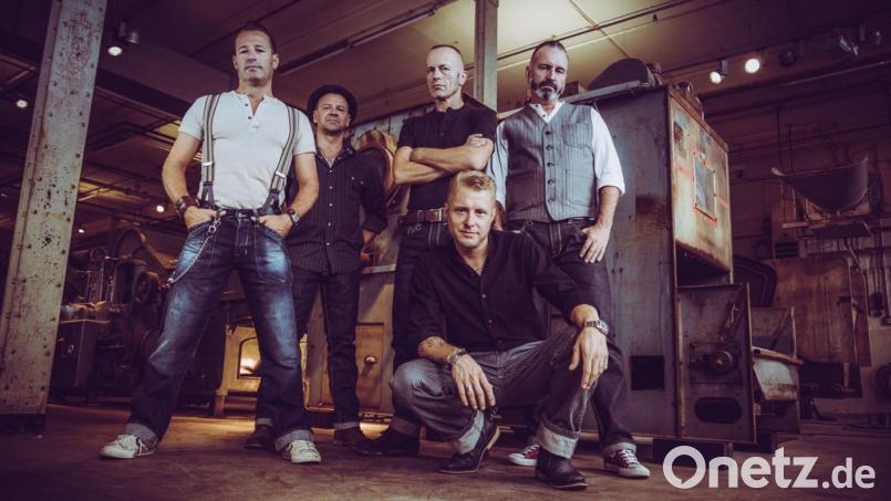 Boppin B sind: Michi Bock Gesang, Golo Sturm Gitarre, Frank Seefeldt, Gregor Obermeier, Sven Garrecht Sax, Didi Beck Kontrabass, Thomas Weiser Trommel. Bild: Dirk Behlau/exb