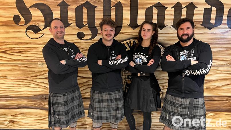 Florian Fleischmann, Vincent Huber, Svea Engelmann und Christoph Giehrl (von links) gehören dem neuen Vorstand des Vereins &quot;Highländer Bavarian Barbarian&quot; an. Bild: Svea Engelmann/exb