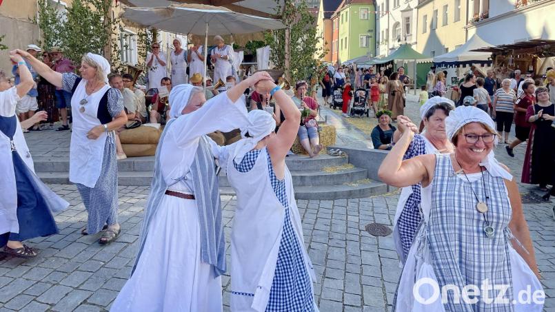 Der Mittelalterliche Markt ist ein Markenzeichen für die Stadt Nabburg. Zu seinen prägenden Gesichtern gehört die Gruppe der Waschfrauen. Archivbild: Götz