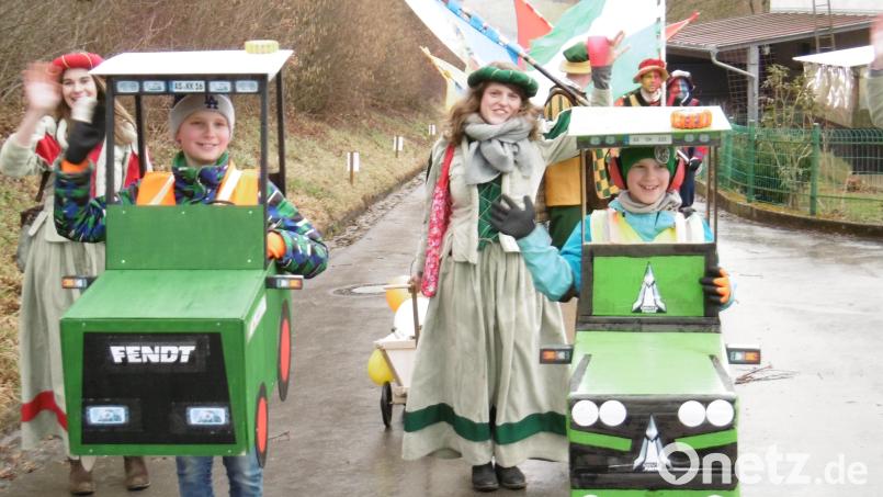 Die Gebenbacher waren ihrer Zeit weit voraus: Sie haben schon 2020 beim Faschingszug mit Bulldogs demonstriert – allerdings nicht gegen etwas, sondern für den Spaß an der der Freud&#039;. Archivbild: mma