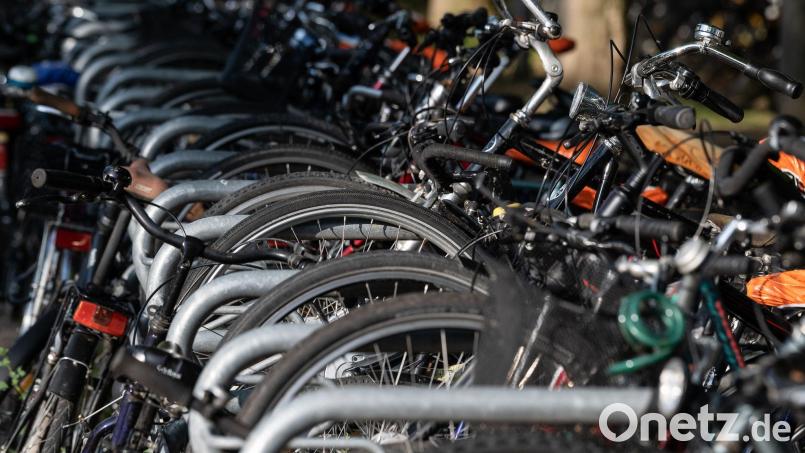 Im Juni 2022 hat eine &quot;Phantomfirma&quot; 800 Fahrräder im Wert von mehr als 1,6 Millionen Euro gestohlen. Opfer der Betrugsmasche war ein Oberpfälzer Fahrradhersteller. Symbolbild: Swen Pförtner/dpa