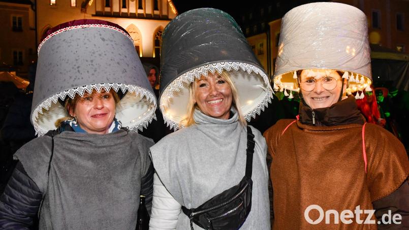 Hexennacht an Weiberfasching in Amberg, die größte Open-Air-Faschingsparty der Region. Bild: Petra Hartl