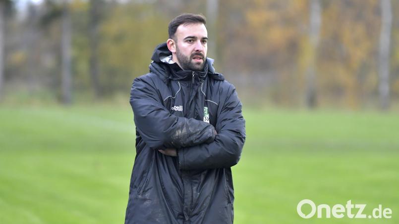Dennis Kramer bleibt auch in den beiden nächsten Spielzeiten Trainer des SV Köfering. Archivbild: Hubert Ziegler