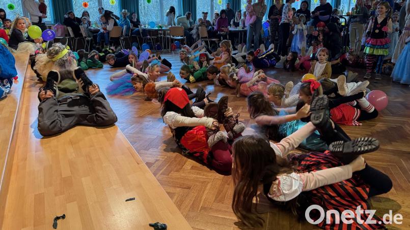&quot;Mach die Robbe!&quot;: Das ließen sich die Kinder nicht zweimal sagen. Bild: Andrea Bauer/exb