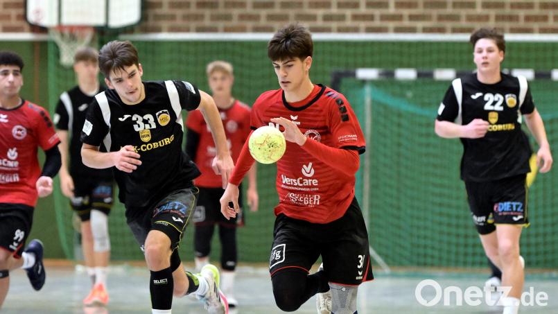 Die Sulzbacher B-Jugend (im Bild vorne rechts Julian Neumann) empfängt den TSV Ismaning. Bild: Hubert Ziegler