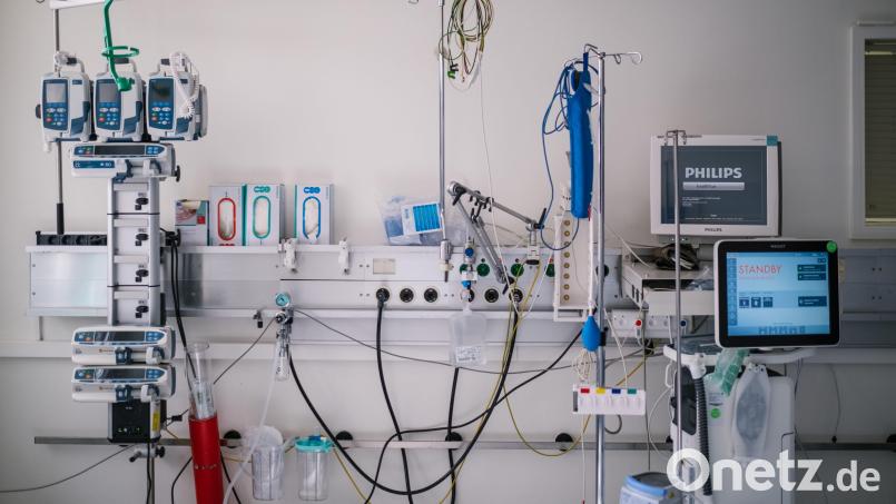 Patienten, die zum Beispiel nach einem längeren Sauerstoffmangel ins Koma fallen, werden zunächst auf einer Intensivstation behandelt. Danach werden Reha-Plätze gebraucht. Symbolbild: Ole Spata/dpa