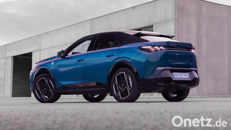 Platzbedarf? Im Heck des E-3008 ist Platz für bis zu 1480 Liter. (zu dpa: «Löwenstark: Mit dem neuen 3008 fährt Peugeot in die Zukunft») Bild: Tibo/Peugeot/dpa