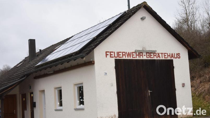 Die räumliche Enge im Gerätehaus ist ein Problem für die Feuerwehr Adertshausen. Ein Anbau soll Abhilfe schaffen. Bild: bö