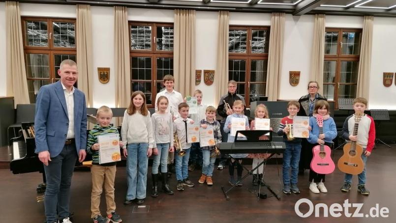 Vorspiel der Schülerinnen und Schüler von Christine Behr und Tobias Böhm. Bild: Kreismusikschule/exb