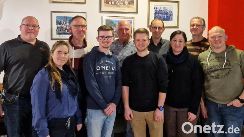 Die neue und alte Vorstandschaft der Musikkapelle Dießfurt (von links) Christian Stahl, Sophia Weber, Werner Palecki, Jonas Schreml, Andreas Kick, Andreas Trescher, Birgit Plößner, Wolfgang Helgert, und Werner Schreml. Bild: Musikkapelle Dießfurt/exb