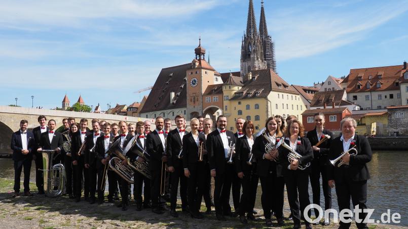 Die 2008 gegründete, dreißigköpfige Band zählt zu den Vorreitern der Brass Bands in Deutschland. Bild: Brass Band Regensburg/exb