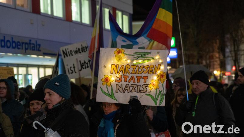 Am Sonntag, 11. Februar, findet in Erbendorf eine Kundgebung für Toleranz und Menschlichkeit statt. Ähnlich wie bei dem Protestmarsch in Weiden (Bild) wollen die Veranstalter ein Zeichen gegen Rechts setzen. Archivbild: knz