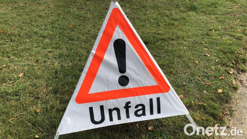 Drei Schwerverletzte gab es bei einem Unfall auf der Staatsstraße im Bereich Mähring. Symbolbild: Heike Unger