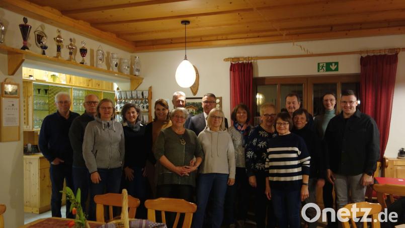 Die Stadt hatte die Wegepaten ins OWV-Heim eingeladen. Bild: Stadt Tirschenreuth/exb