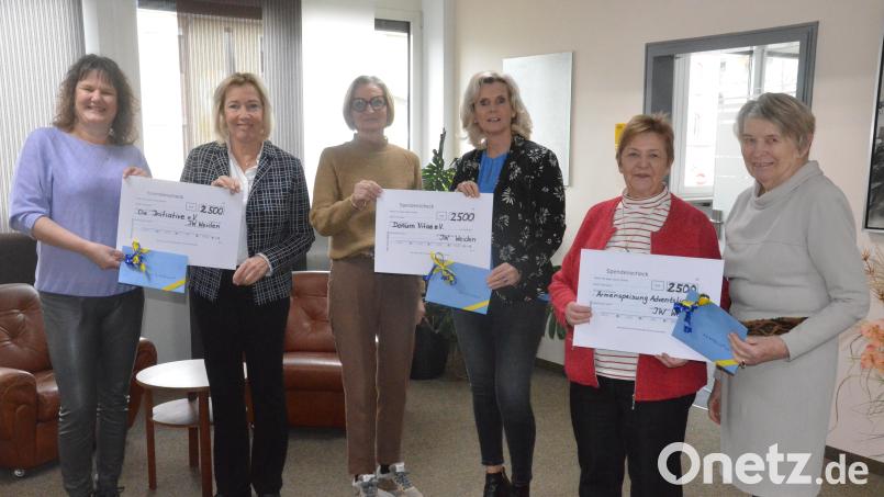 Der Inner Wheel Club spendet jeweils 2500 Euro. Es freuen sich: Claudia Meier, Ulrike Küblbeck, Gabriele Knobel-Berberich, Andrea Lang, Simone Schaller und Renate Freuding-Spintler (von links) . Bild: Kunz