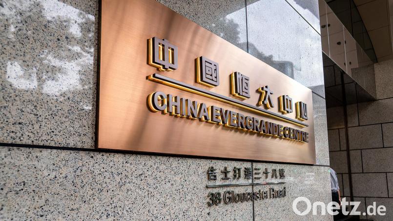 Ein Gericht in Hongkong hat die Auflösung des mit umgerechnet mehr als 300 Milliarden Euro verschuldeten Immobilienkonzerns China Evergrande angeordnet. Bild: Katherine Cheng/dpa