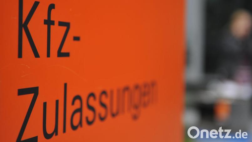 In Weiden funktioniert seit längerem das Online Kfz-Zulassungsverfahren &quot;i-Kfz&quot; nicht. . Symbolbild: Marc Müller picture alliance / dpa/Archivbild
