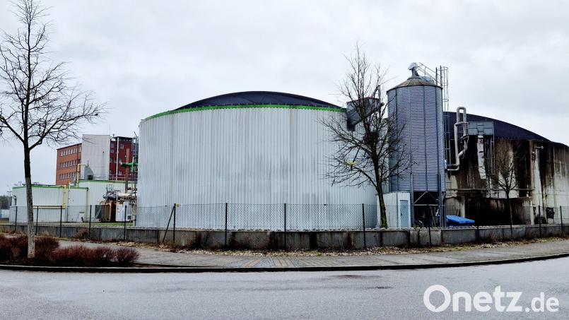 In dieser Anlage in Schwandorf produzieren Bakterien aus nachwachsenden Rohstoffen Methan für den Naabtaler Grüngasring. Bild: Dobler
