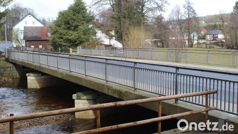 Die Brücke über die Fichtelnaab in Ebnath wird renoviert. Dabei ist auch eine Vollsperrung nötig. Bild: soj