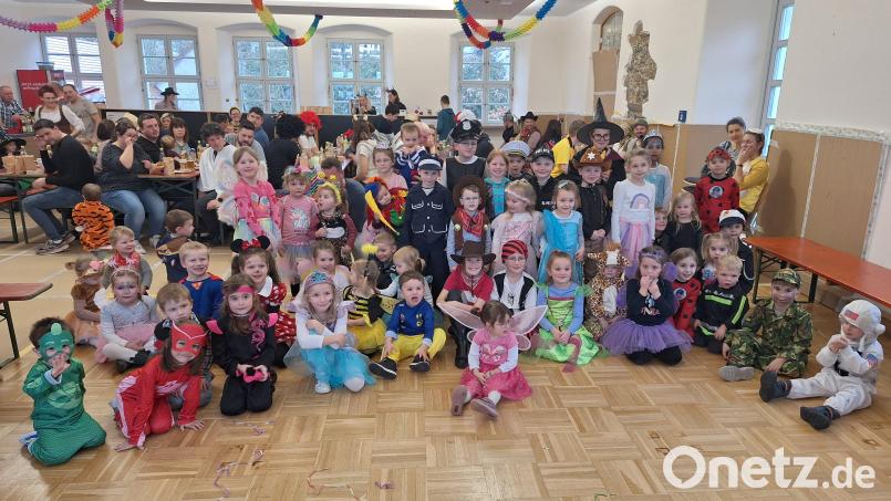Ganz schön was los war beim Krabbelgruppen-Fasching in Leonberg. Bild: Daniela Malzer/exb