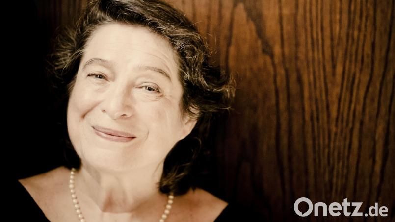 Elisabeth Leonskaja gibt ein besonderes Konzert im Stadttheater Amberg. Bild: Marco Borggreve/exb
