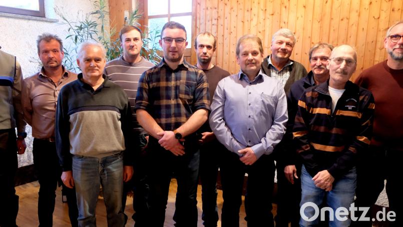 Gestärkt geht die Waldbesitzervereinigung Floß und Umgebung die kommenden Herausforderungen an. Für fünf Jahre wurden bei den Neuwahlen die Mitglieder von Vorstandschaft und Ausschuss (Obmänner) gewählt. Bild: le