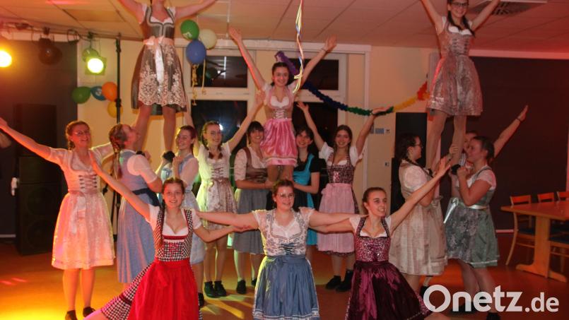 Die Diamond Dancers genossen ihr Heimspiel und nahmen den Sportpark für sich ein. Bild: sne
