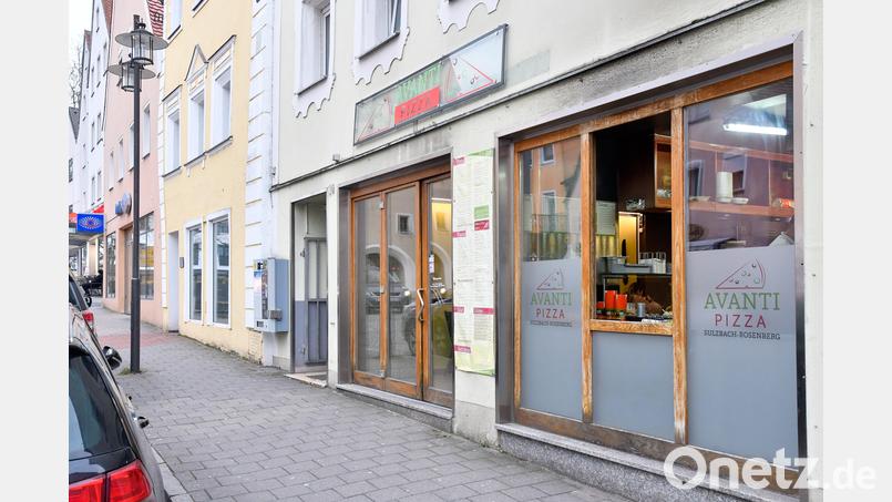 Von außen betrachtet blieb alles gleich, aber hinter den Kulissen gibt es beim Döner-Imbiss „Pizza Avanti“ einen neuen Pächter – und der ist in der städtischen Gastro-Szene kein Unbekannter. Bild: Petra Hartl