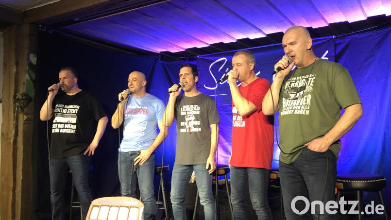 Mit dem neuen Programm - &quot;Omnibus zum Tinnitus&quot; - gelang Sing Out in Röthenbach beim Rechersimer ein umjubeltes Comeback. Bild: wro