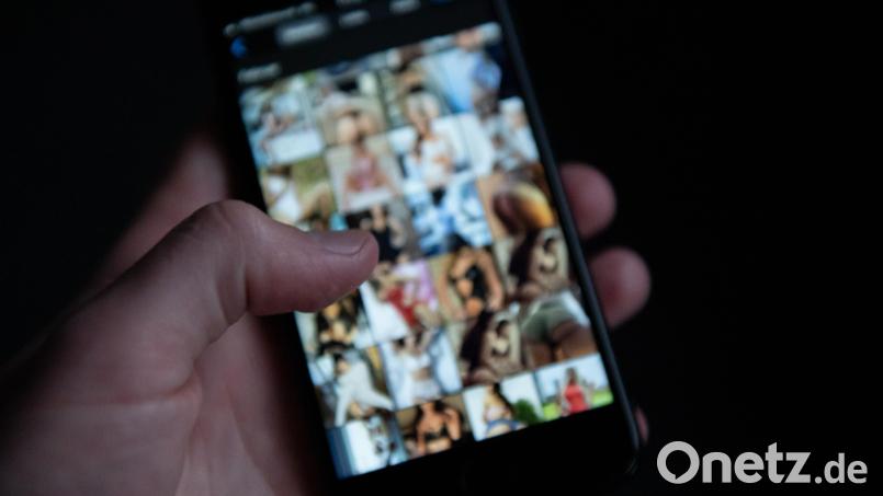 Wegen Verletzung des höchstpersönlichen Lebensbereiches durch Bildaufnahmen und einer Straftat nach dem Kunsturheberrechtsgesetz ermittelt die Polizei gegen einen 28-Jährigen. Symbolbild: Silas Stein
