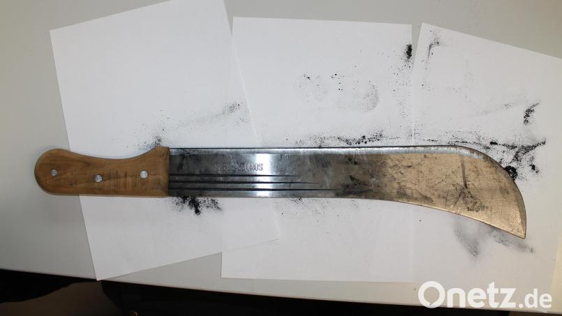 Die Polizei Marktredwitz sucht nach einem Unbekannten, der seine Machete an einem Tatort zurückgelassen hat. Bild:  Polizei Marktredwitz