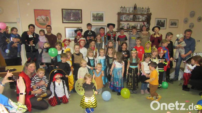In der ehemaligen Schule in Schloppach stieg am Rosenmontag ein Kinderfasching. Bild: Lothar Siller/exb