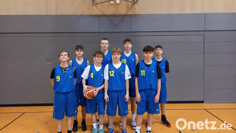 Das ist das Sieger-Team mit den Spielern (von links) Felix Janner, Jan Fichtner, Yannik Zupfer, Paul Kreutzmeier, Noel Schatz, Manuel Jägler, Jan Klein und Oliver Götz. Bild: Christian Wotruba/exb