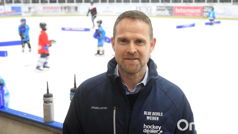 Der Sportliche Leiter Jürgen Rumrich ist mit dem Kader der Blue Devils Weiden für die bevorstehenden Play-offs sehr zufrieden. Archivbild: Gabi Schönberger