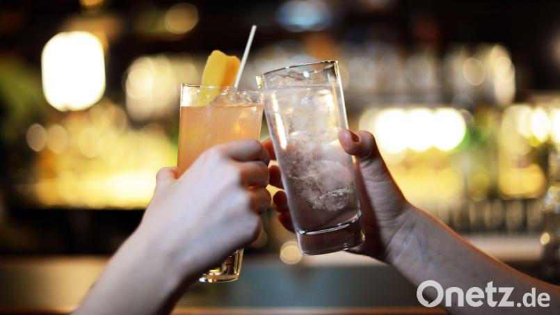 Wer auf Alkohol verzichten möchte, findet inzwischen ein großes Angebot an alkoholfreien Produkten, mit denen sich leckere Drinks kreieren lassen. Symbolbild: Jens Kalaene/dpa