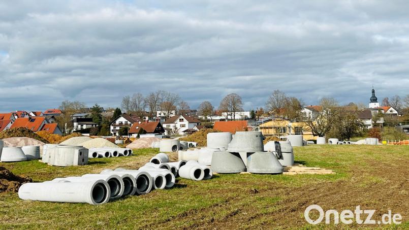 Die Erschließungsarbeiten im Neubaugebiet „In der Langen Nacht II“ in Hohenkemnath können voraussichtlich Anfang März wieder aufgenommen werden und verlaufen somit planmäßig. Bild: ua