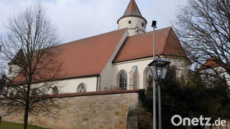 Die Ortskirchen Eschenbach und Kirchenthumbach bilden nach dem Willen des Bistums ab 1. September 2024 eine Pfarreiengemeinschaft. Pfarrer Pater Johannes Bosco erklärte sich auf Wunsch der Diözesanleitung bereit, die Verantwortung für den dann deutlich größeren Seelsorgebereich zu übernehmen. Der Kirchenthumbacher Pfarrer Dr. Augustin Lobo erhält eine neue Pfarrstelle in Saal an der Donau Bild: do