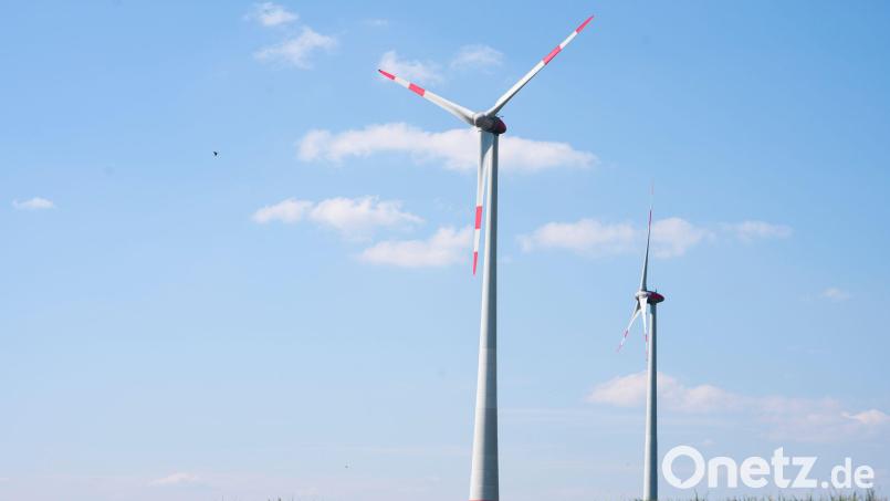 Mehr als 200 Meter sind die Naben von Windrädern heute meist vom Boden entfernt. In militärischen Interessensbereichen ist das ein Problem - etwa im Landkreis Neustadt/WN und in Weiden. Symbolbild: Daniel Vogl/dpa