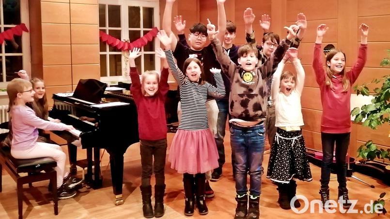Viel Spaß haben die Kinder beim Vorspielabend der Franz-Grothe-Musikschule. Bild: R. Kreuzer