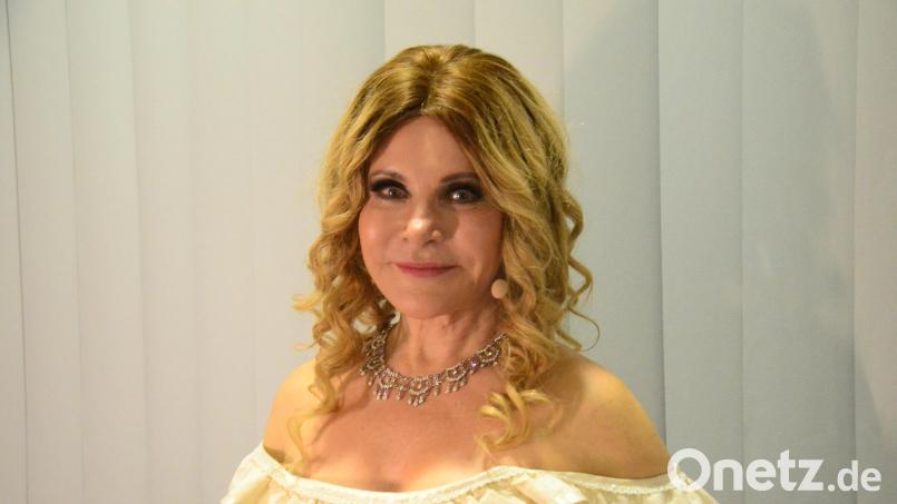 Deborah Sasson plaudert über ihre Jahre an der Seite von Peter Hofmann auf Schloss Schönreuth in der Oberpfalz. Bild: Kunz