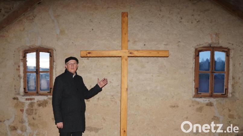 Pfarrer Herbert Rösl empfiehlt den Teilnehmern der Exerzitien, einen besonderen Ort zu wählen, um ganz nah bei Gott zu sein. Für ihn ist das Dachgeschoss des Pfarrstadels so ein Ort, wo er Energie und Kraft tanken kann. Bild: wel