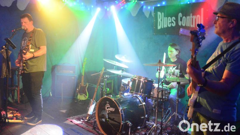 Blues Control kontrollieren die "Live Stage" mit Covermaterial und Eigenkompositionen. Bild: Kunz