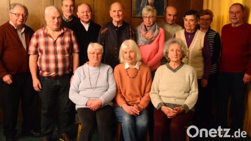 Die KAB Weiden-Ost ehrt Martha Bäuml für 60 Jahre Mitgliedschaft. Bild: Kunz
