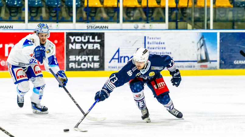 Tomas Rubes (rechts) war beim Sieg der Blue Devils Weiden in Bayreuth in bestechender Form und sammelte sieben Scorerpunkte. Archivbild: Elke Englmaier