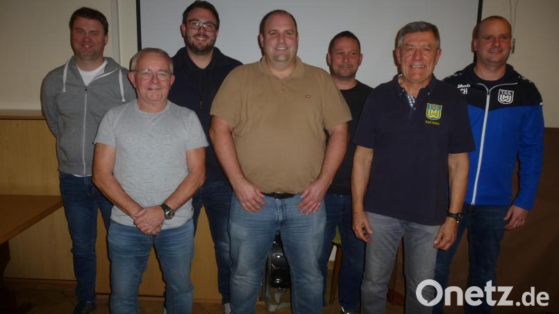 Ein Teil der Führungsleute der TSG-Altherren mit Präsident Karl-Heinz Hasler (Zweiter von rechts). Ihn hält zweiter Bürgermeister Julian Kraus (hinten, Zweitervon links) für unverzichtbar. Bild: bk