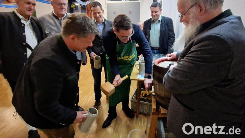 &quot;A´zapft is&quot; heißt es beim Starkbierfest der CSU Weiden-West im Pfarrheim Maria Waldrast. Bild: R. Kreuzer