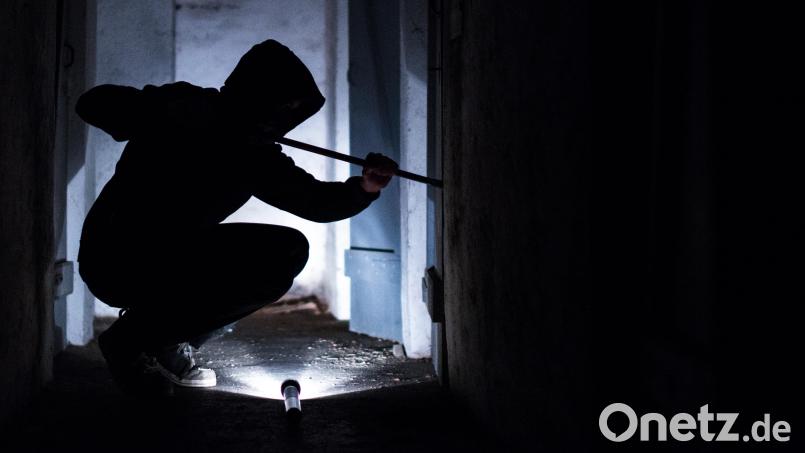 Zwei Einbrüche in der Nacht zum Sonntag meldet die Polizei Marktredwitz. Wer nähere Hinweise geben kann, soll sich bei der Dienststelle melden. Bild: Silas Stein/dpa