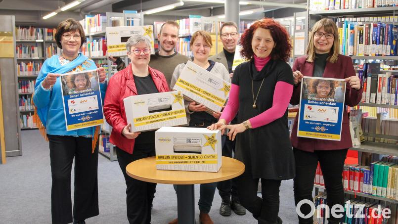 Bei der Aktion machen sie gemeinsame Sache (von links): Christina Michel (Leiterin OTH-Bibliothek Amberg), Bettina Weisheit (Leiterin Stadtbibliothek Amberg), Christoph Brechler (Umweltmanager OTH), Stefanie Hassmann (Regionalbibliothek Weiden), Markus Lommer (Hochschulseelsorger OTH), Irmgard Puschnigg (Umweltbeauftragte OTH-Bibliothek) und Lena Fischer (Leiterin OTH-Bibliothek Weiden) Bild: Schinner/OTH Amberg-Weiden/exb